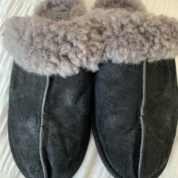 UGG suede and sheepskin woman’s black and grey slippers size 8 - Picture 12 of 12